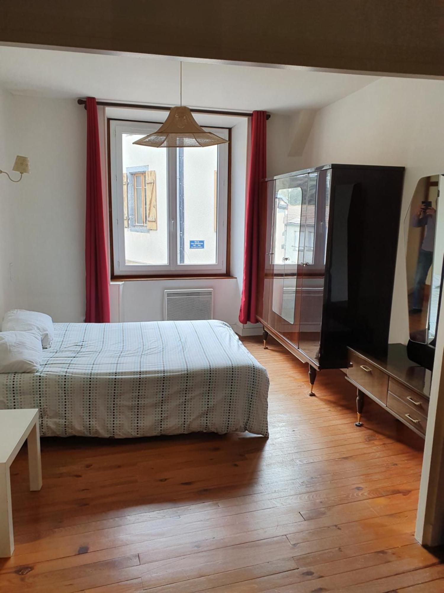 2 Frere Genestier Apartman Pontgibaud Kültér fotó